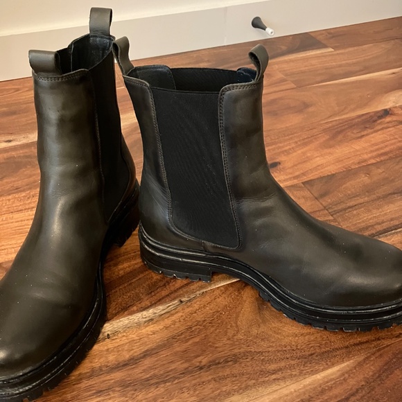 Boots - Picture 7 of 7